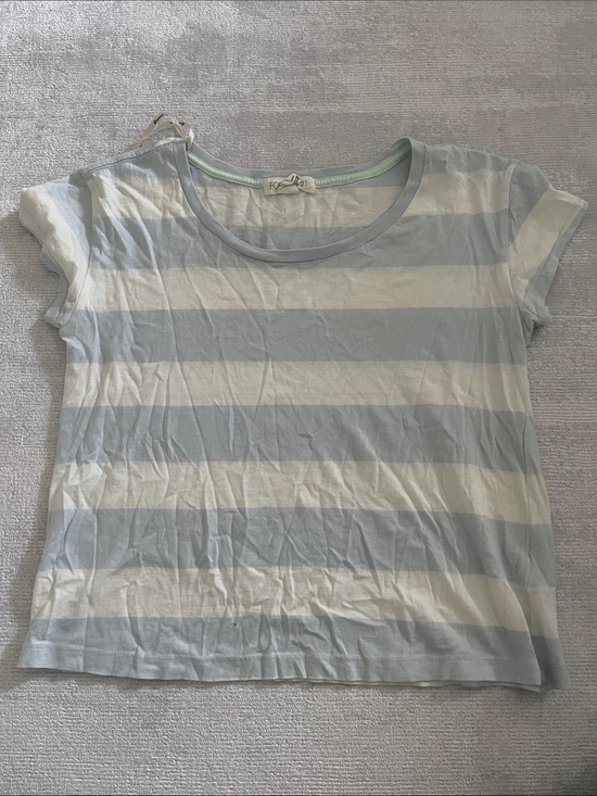 Forever 21 Tops - Forever21 blue and white stripe tshirt size small